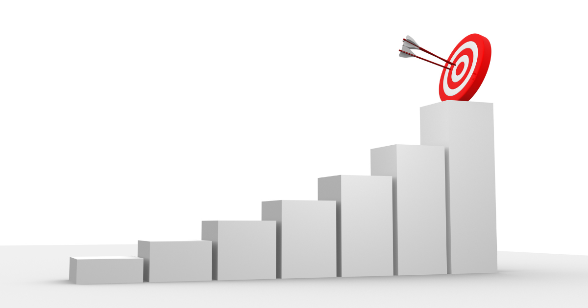 Bar chart with red and white target on top and arrows hitting the bullseye